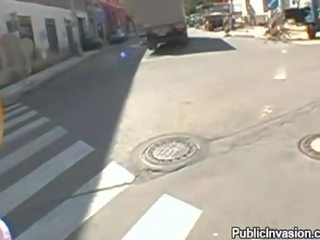 Desirable puke invasion sa ang sasakyan