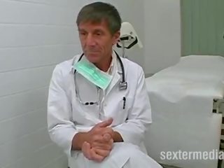 Therapist 三人行 同 一 小 蒂尼