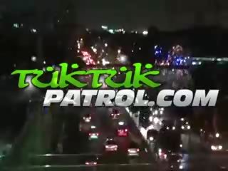 E imët tajlandeze bariste sucks dhe fucks një kthyer në turist therapist