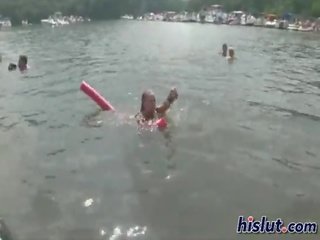 Queste donne era non timido