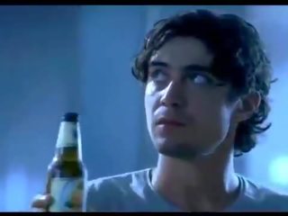 莫妮卡 bellucci 嬌媚 屁股 得到 性交 由 一 年輕 少年