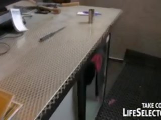 A sikat klab ay palagi masikip may kaakit-akit babae hunting