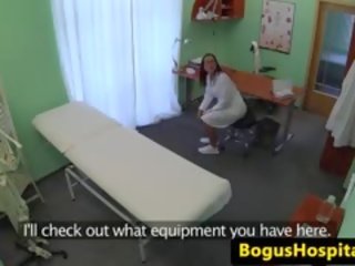 Dr. 英镑 eurobabe 上 顶部 的 办公桌