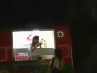 Tesoro si apre cibo mentre lei prende un orgasmo da snahbrandy
