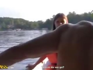 E dobët nxënëse merr gozhdohem në the varkë në një mmf treshe