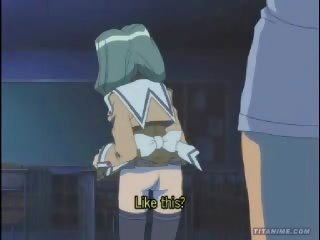 Hentai pavēlniece sitieniem un braucieni prick