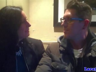 Stockinged grown prsti pred cocksucking