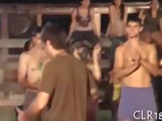 2 inviting najstnice ženske so igranje lezbijke igre na kamera