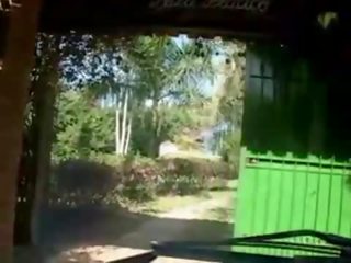 Veliko oprsje tbitch dobi cumshots na ji joški