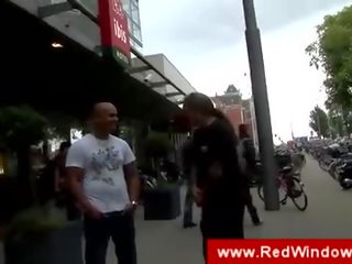 Reaalne blond hollandi meeldima naine saab a seemnepurse