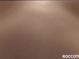 Sekswal bata mga kababaihan flirting may desiring lalaki