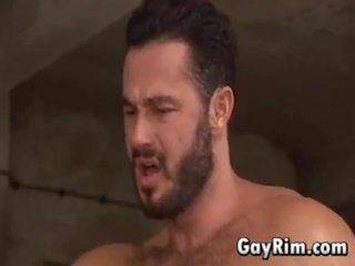 Upslika desiring muscular guys