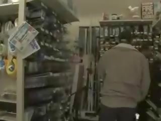 Pazar zonjat shkatërruar dhe e abuzuar