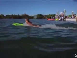Badass swell babes eşiksiz jetski action
