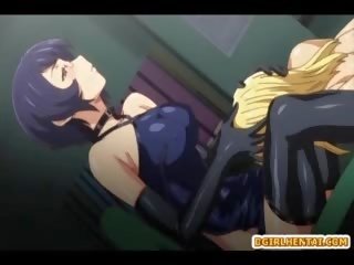 Vergavimas anime ji-vyras su užrištomis akimis gražus dulkinimasis