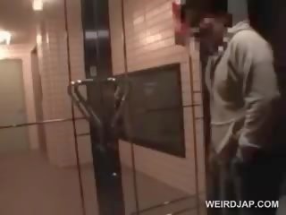 Aziýaly adolescent kidnapped to be used as a sikiş clip gul