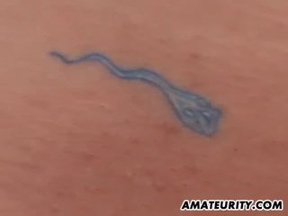 Amatore adoleshent i ri zonjë i plotë marrjenëgojë me maskë e shtënë