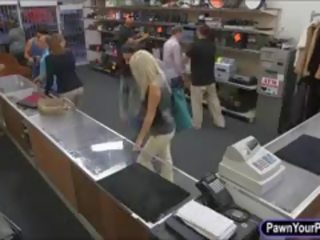 여우 같은 사업 소녀 판매 그녀의 손목 시계 과 엿 로 pawnkeeper