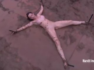 Hotty je odizolování uvnitř klec