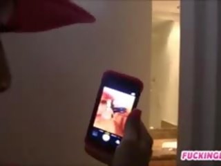 Erotico besties tremante loro asini su il spiaggia e scopata