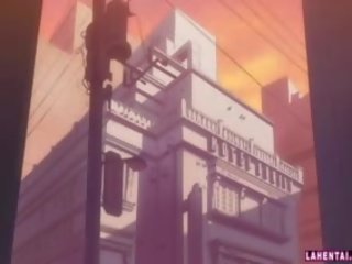 Hentai perëndeshë në rroba banje sucks dhe merr thau