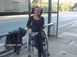 Paraprincess përjashta mani për t'u dukur dhe ndezje wheelchair e lidhur tipar tregon