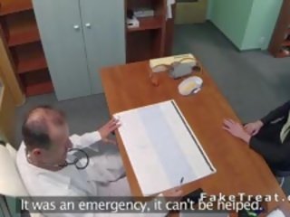 Karcsú barna tart orvosok harkály