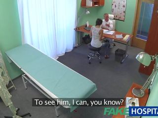 Russo pollastrella dà intern un sessuale favour