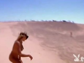Křivky badass babes miluje sand boarding