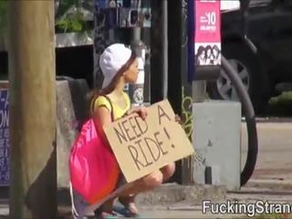 Hitchhiker pusaudze londona smith fucked un jizzed uz publisks