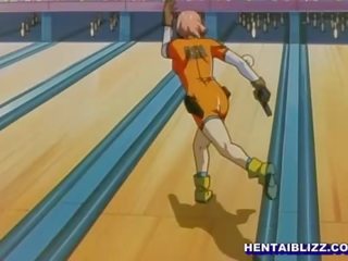 Ozko animirano adolescent s podjetje prsi je a velika geto prick v ji kurba
