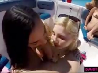 Slutty besties nautida laev pidu produces sisse jälk uskumatu orgia