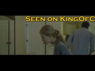 Rosamund pike cica dhe bythë në xxx video skena