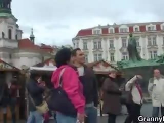 Babi turist dobi picked up in razbijalo