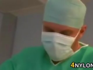 Cutie dëshiron the dr. në the spital