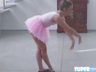 Pequeño en tamaño cassidy ama grande pene