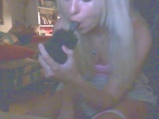 Sladko in mini blondinke in ji brush