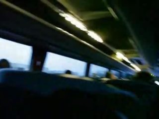 My aýaly masturbates on a jemagat öňünde awtobus vid