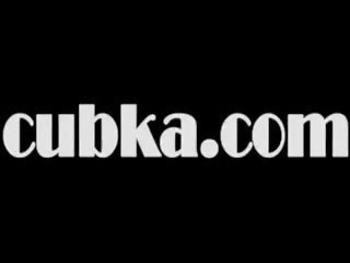 Perizada undress tutmak in a ýatylýan otag