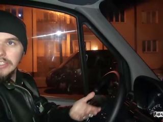 Bums awtobus - brunet nemes cock-tamer july sun loves ýabany traffic sikiş clip