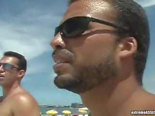 Ekstreme gomarë plazh femme fatale