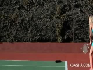 Kirli stunner gutaran künti sasha teasing amjagaz with tenis racket