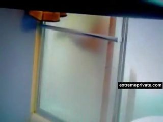 Mano krūtinga skaitliukai mama šnipinėjo apie į as dušas