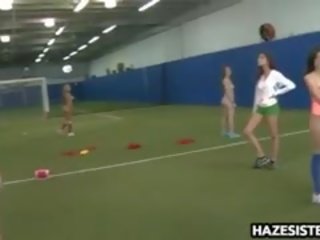 Girls get naked on the field and işlemek
