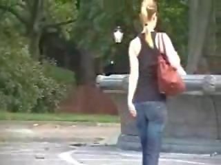 Hot stimulating euro round bokong in nyenyet jeans..and