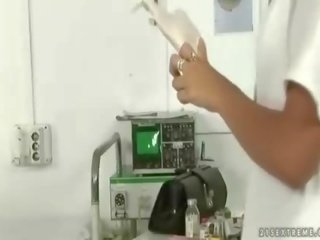 Mlada amaterji lulanje in fukanje zunaj