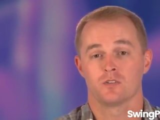 Swinging cuplu uitandu-se prietenele futand simbian