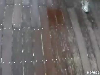 Štíhlý kuřátko pokusů ven těžký prdel zkurvenej