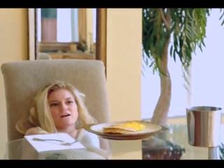 Fantasyhd bionda giovanissima succhia e scopa per colazione