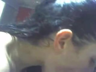 Putita Colocando El Condon